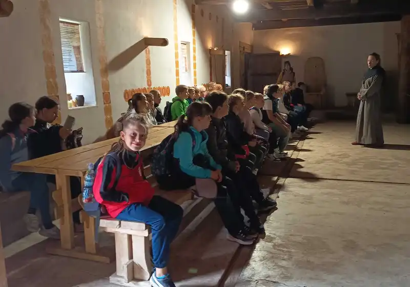 Čtvrťáci v Archeoskanzenu Modrá