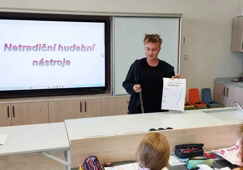Fyzika hrou – hodina plná objevování a dobré nálady