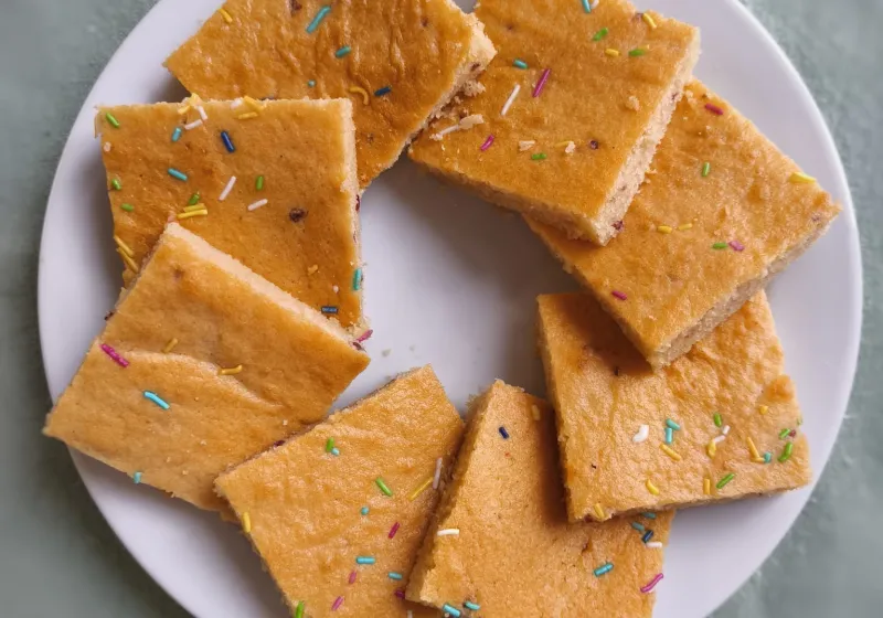 Jogurtový moučník s malinami