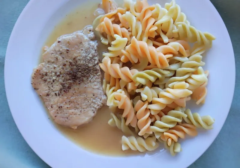 Vepřové na kmíně, těstoviny