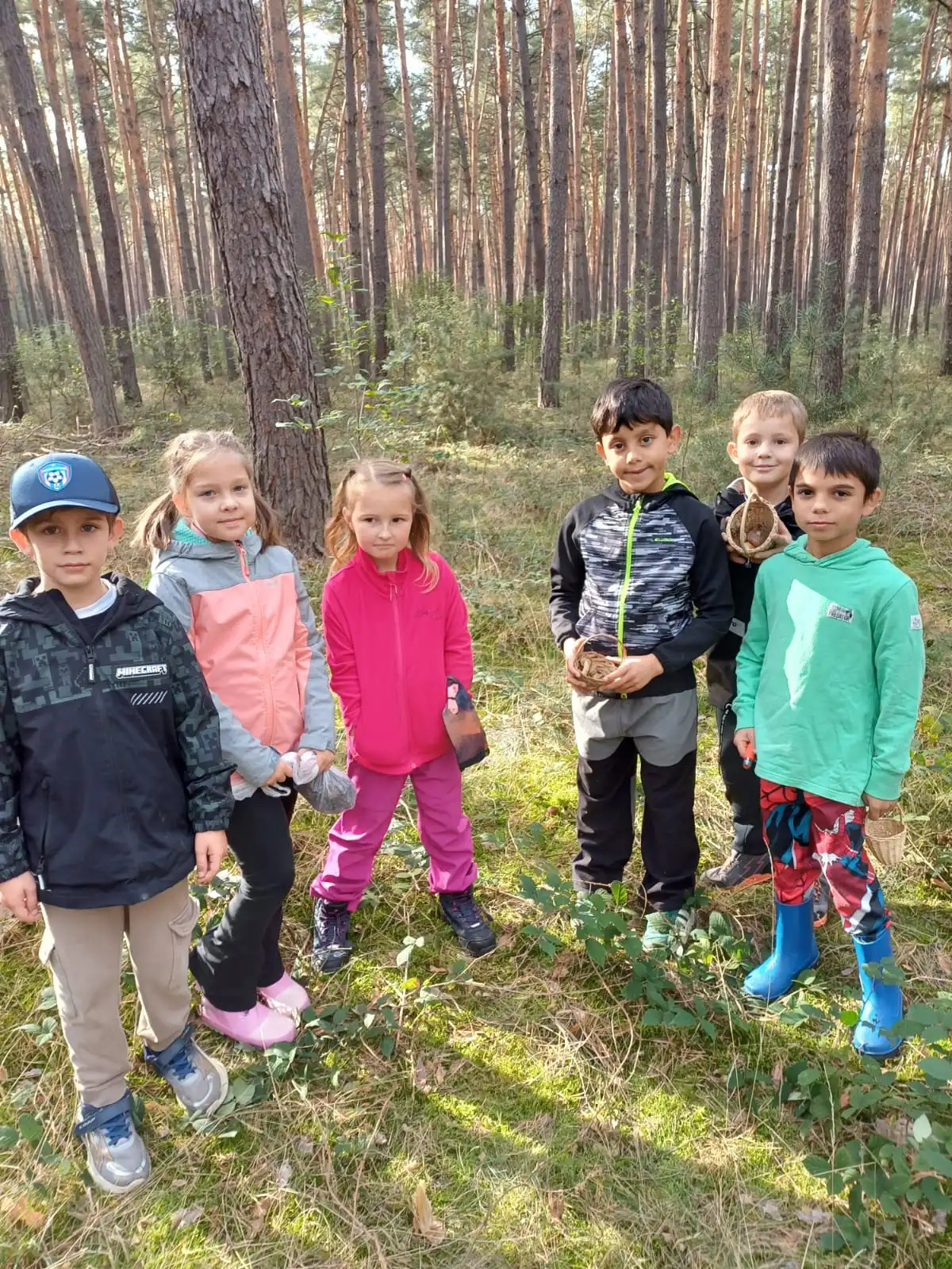 Druháci objevovali podzimní přírodu v bzeneckém lese